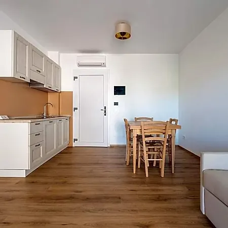 Olbia Rooms מלון דירות 3*