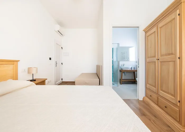 Olbia Rooms 3* אולביה